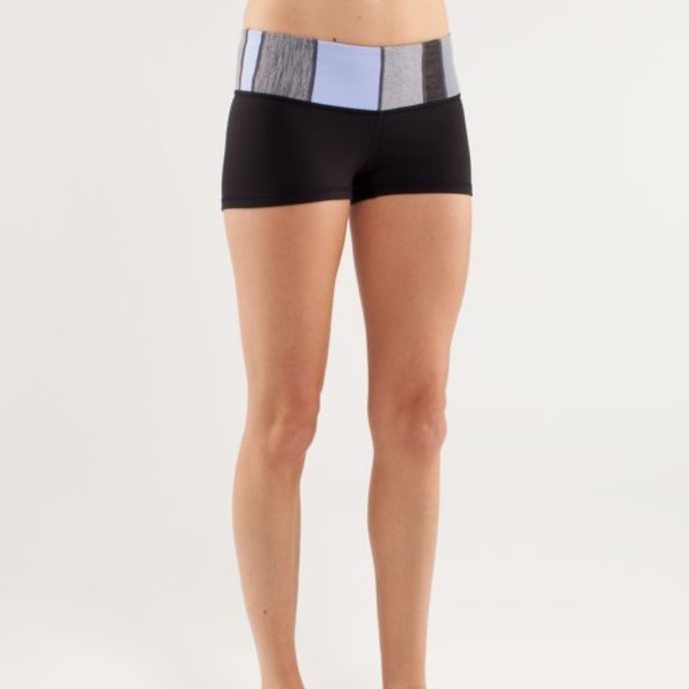 Lululemon Boogie Shorts in Flash Light/Black